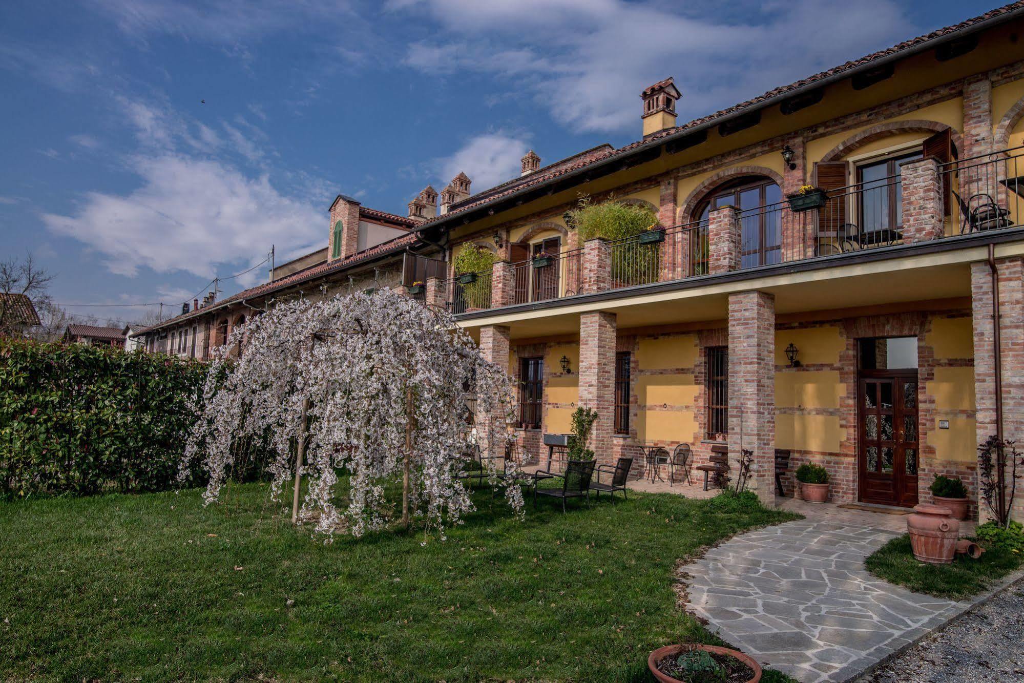Cascina Rocca - Guest House Castiglione Falletto Ngoại thất bức ảnh